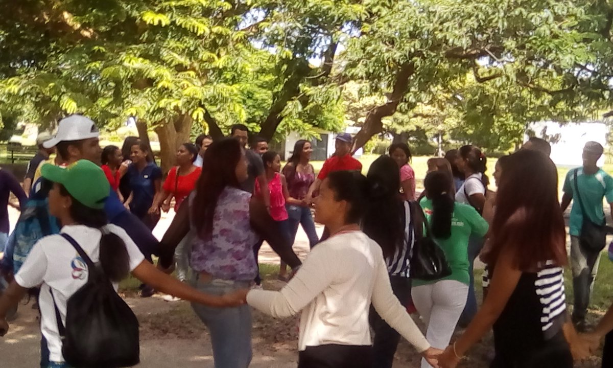 DirJuventudGEB's tweet photo. Dinámicas en la  Formación Interactiva Juvenil 2017 porque #BolívarEsPotenciaJuvevil https://t.co/sh3G18yOf5