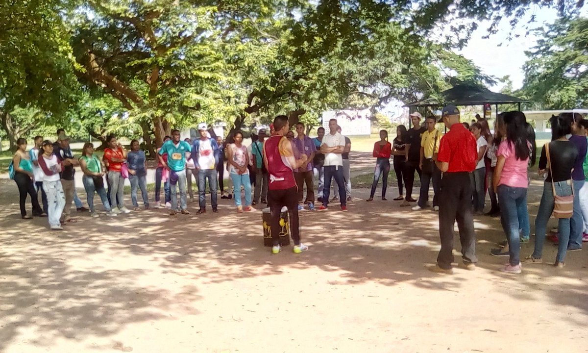 DirJuventudGEB's tweet photo. Dinámicas en la  Formación Interactiva Juvenil 2017 porque #BolívarEsPotenciaJuvevil https://t.co/sh3G18yOf5
