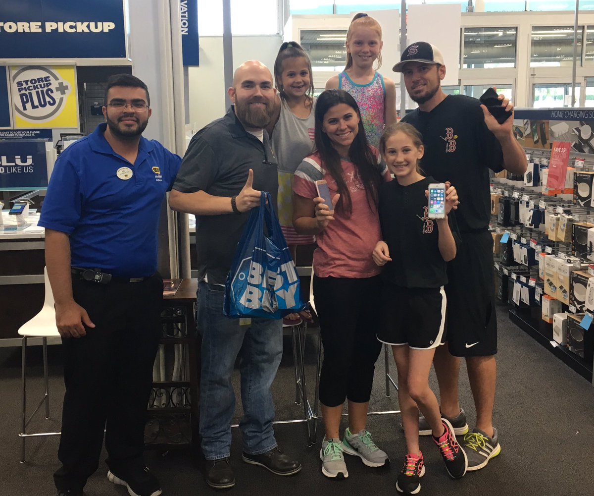 Bring in the whole family and we will get you a great deal with Sprint! #NR❤️SST <a href="/thuychu09/">thuy chu</a> <a href="/erinkorski/">Erin Korski</a>
