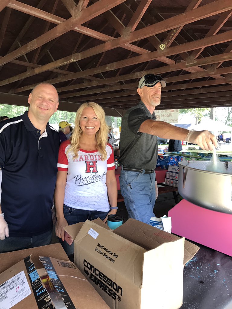 MCSPresidents's tweet photo. Having fun at Saturday in the Park. Raising $ for MCS field trips for students https://t.co/yBnfuPe76n