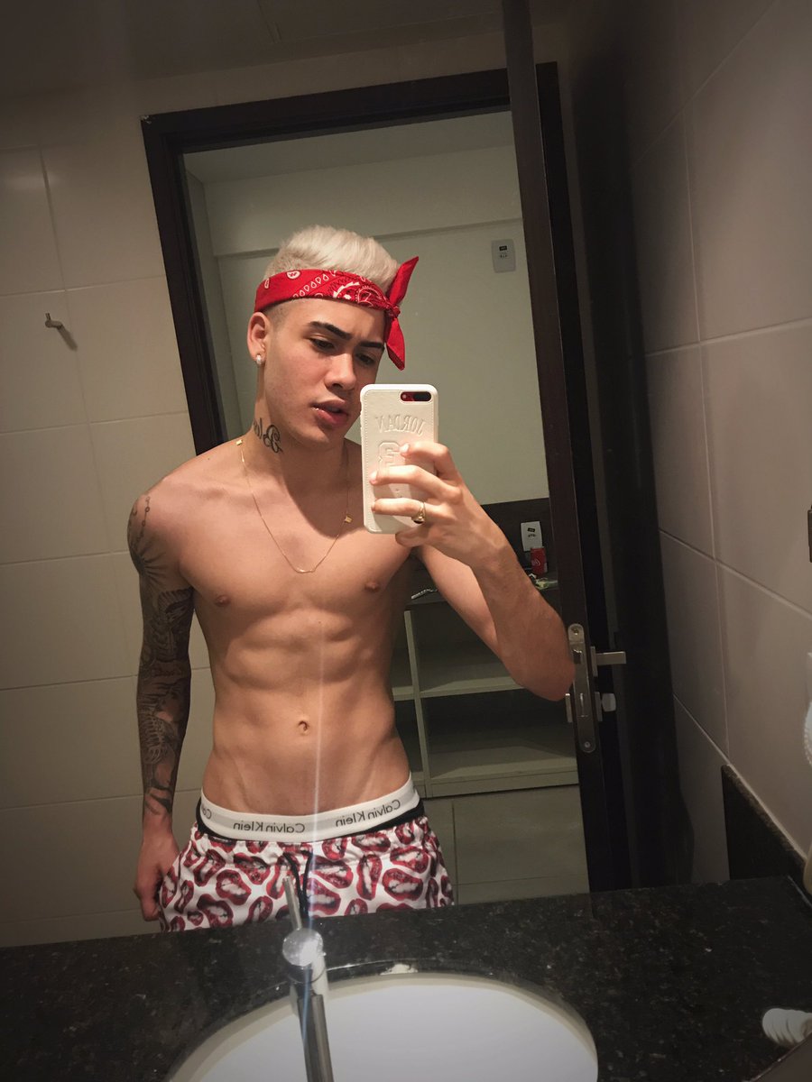 kevinho's tweet photo. 🙈💋 https://t.co/vqJqv7JdGL
