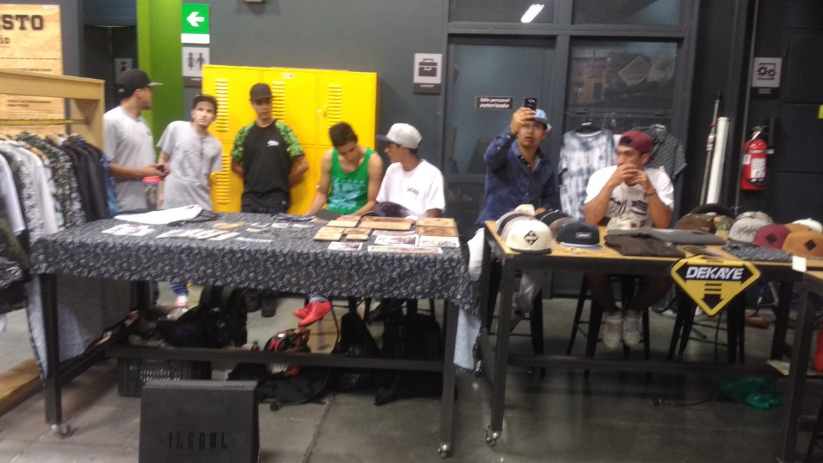 Exploratoriomde's tweet photo. Más de 300 personas nos han visitado hoy en @Pictopiamede. #yopintopictopia. Gracias a todos. #MedellínJoven. https://t.co/z8nj1Pgdxi