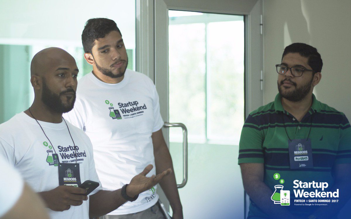 SWSantoDomingo's tweet photo. ¡Validación! Los equipos exponen sus ideas y los mentores les #aconsejan, #orientan y #critican. #SWFinTech https://t.co/3dpD1TKhF8