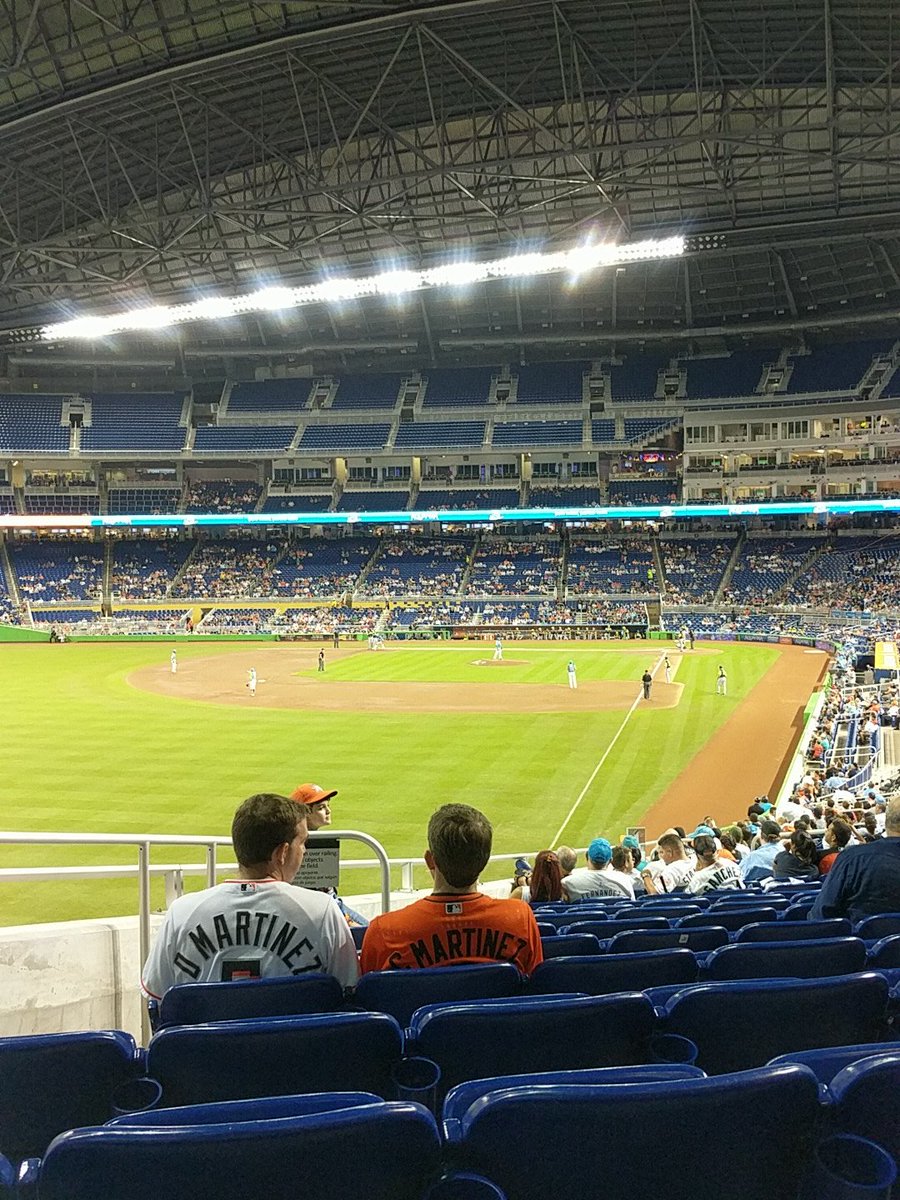 DBAND01's tweet image. Thought Miami would be behind the team already😑😑#marlins#MVP