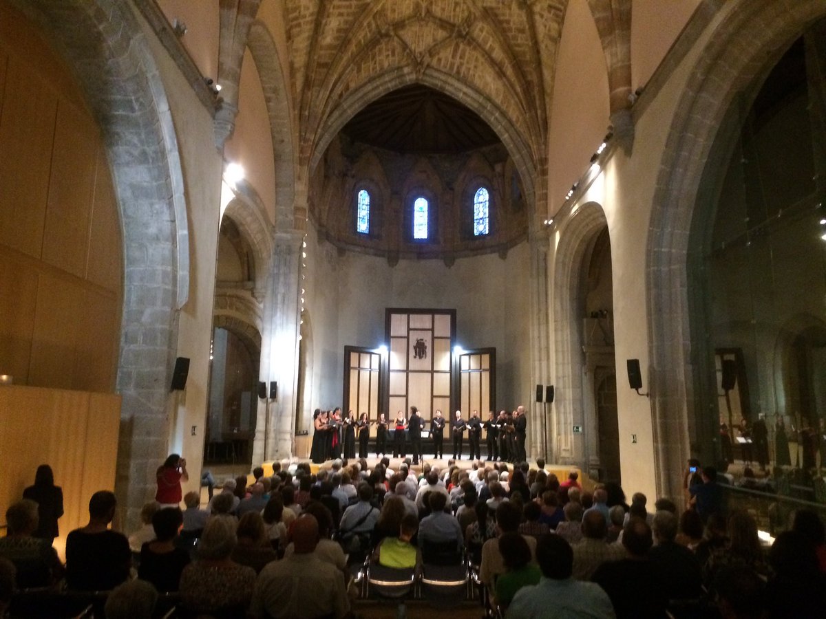 tlvictoria's tweet photo. 'Luces y sombras'. Primer concierto de la sexta edición. Proyecto emergentes 2017 ¡Enhorabuena! @GMA_UVa #AlterumCor https://t.co/6Fvc3KUCWT