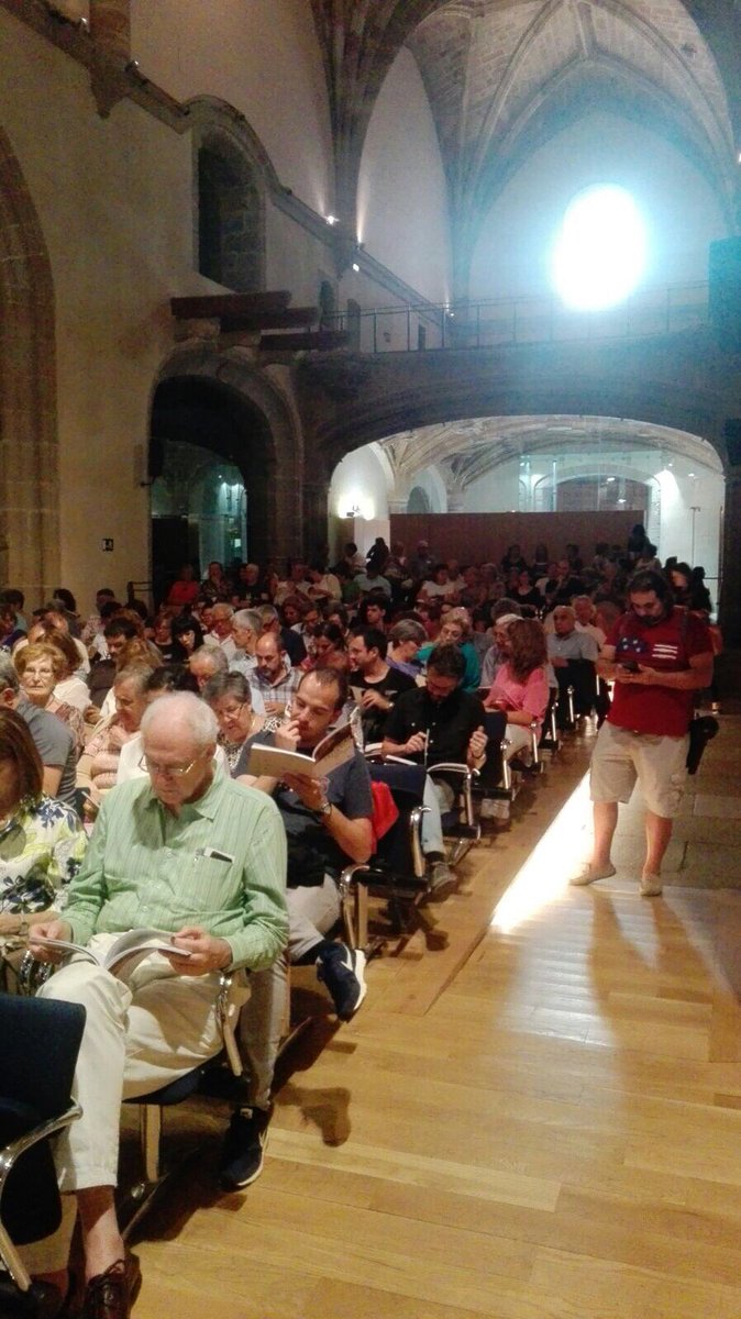 tlvictoria's tweet photo. 'Luces y sombras'. Primer concierto de la sexta edición. Proyecto emergentes 2017 ¡Enhorabuena! @GMA_UVa #AlterumCor https://t.co/6Fvc3KUCWT