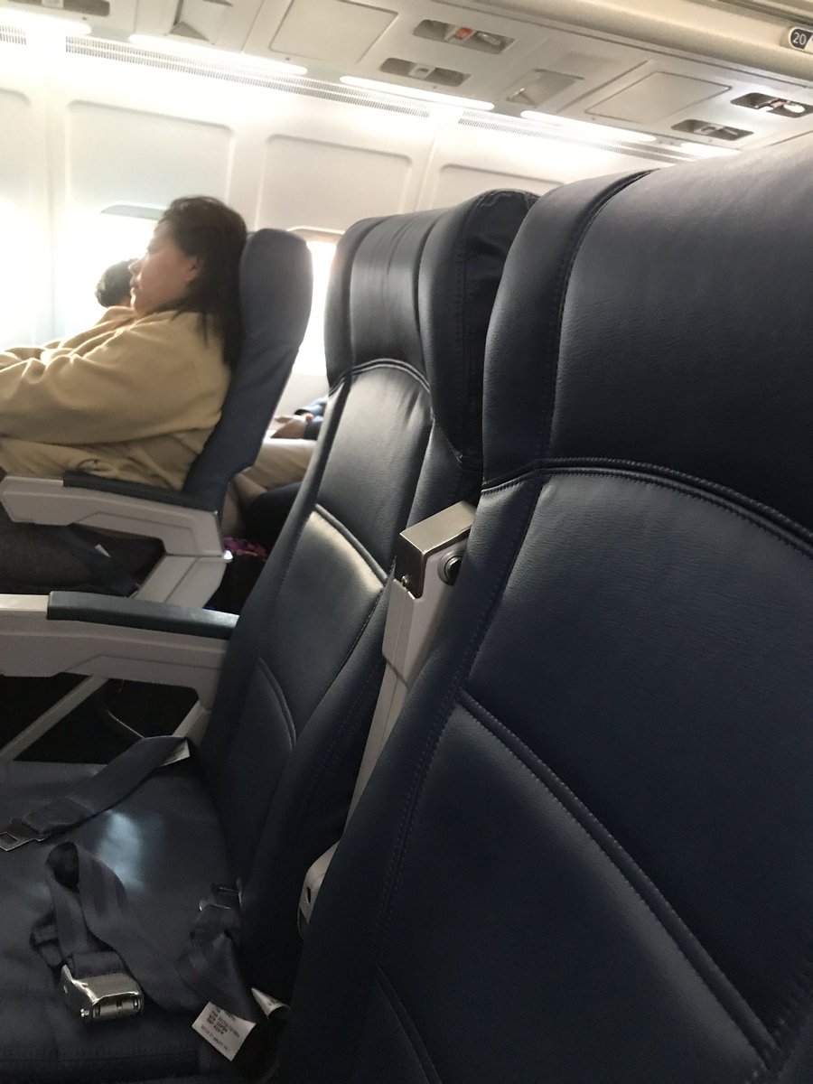 JimmyFNmac's tweet photo. That moment you get an entire airplane row to yourself. 🤗#BetterThanTheLottery #NightNight #LegsOutstretched https://t.co/U76HfCH1jb