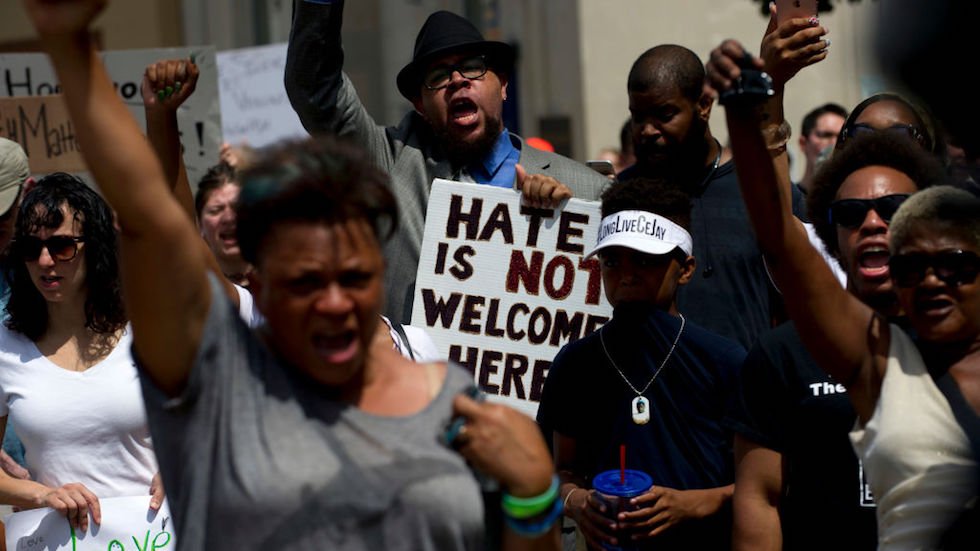 IndivisibleTeam's tweet photo. RT @thehill: Protestors will hold 10-day march from #Cville2DC to demand Trump's removal https://t.co/2MVJdG5z65 https://t.co/UxwghTVeDp