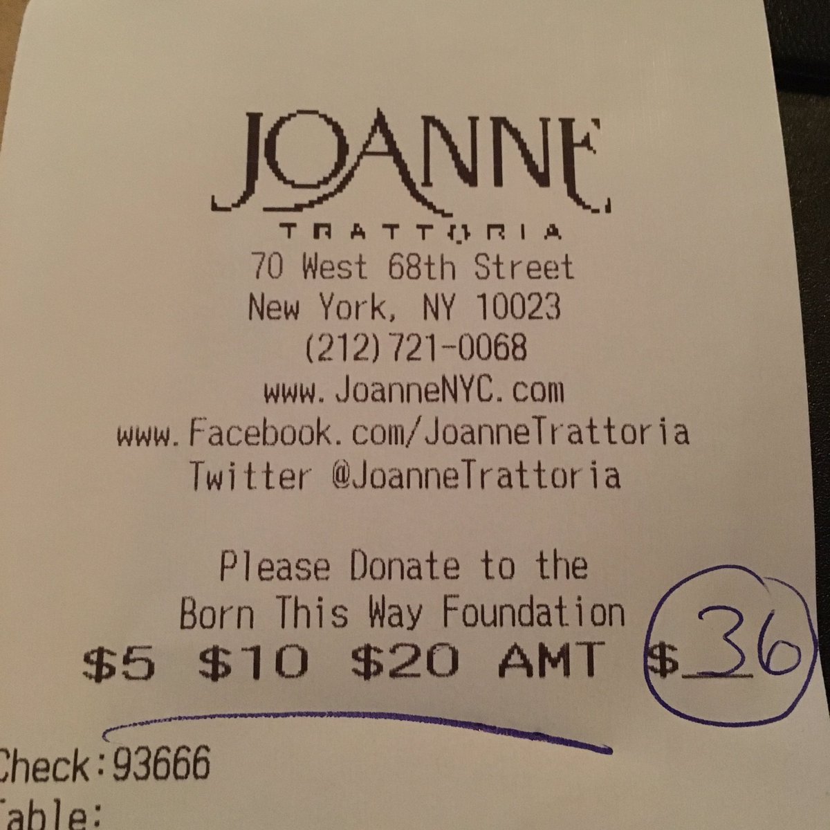 LAlupusLady's tweet photo. Celebrating #JoanneWorldTour at @JoanneTrattoria this week? #BeKind and support @BTWFoundation #ChannelKindnessTour https://t.co/8IJpds4Nb9
