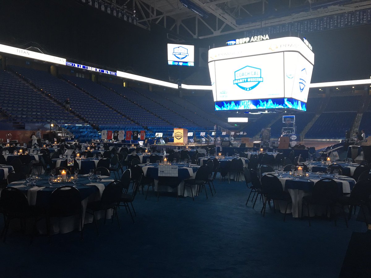 ProCamps's tweet photo. Dinner and auction time! @UKCoachCalipari #FantasyExperience https://t.co/CRjhXL7ElH
