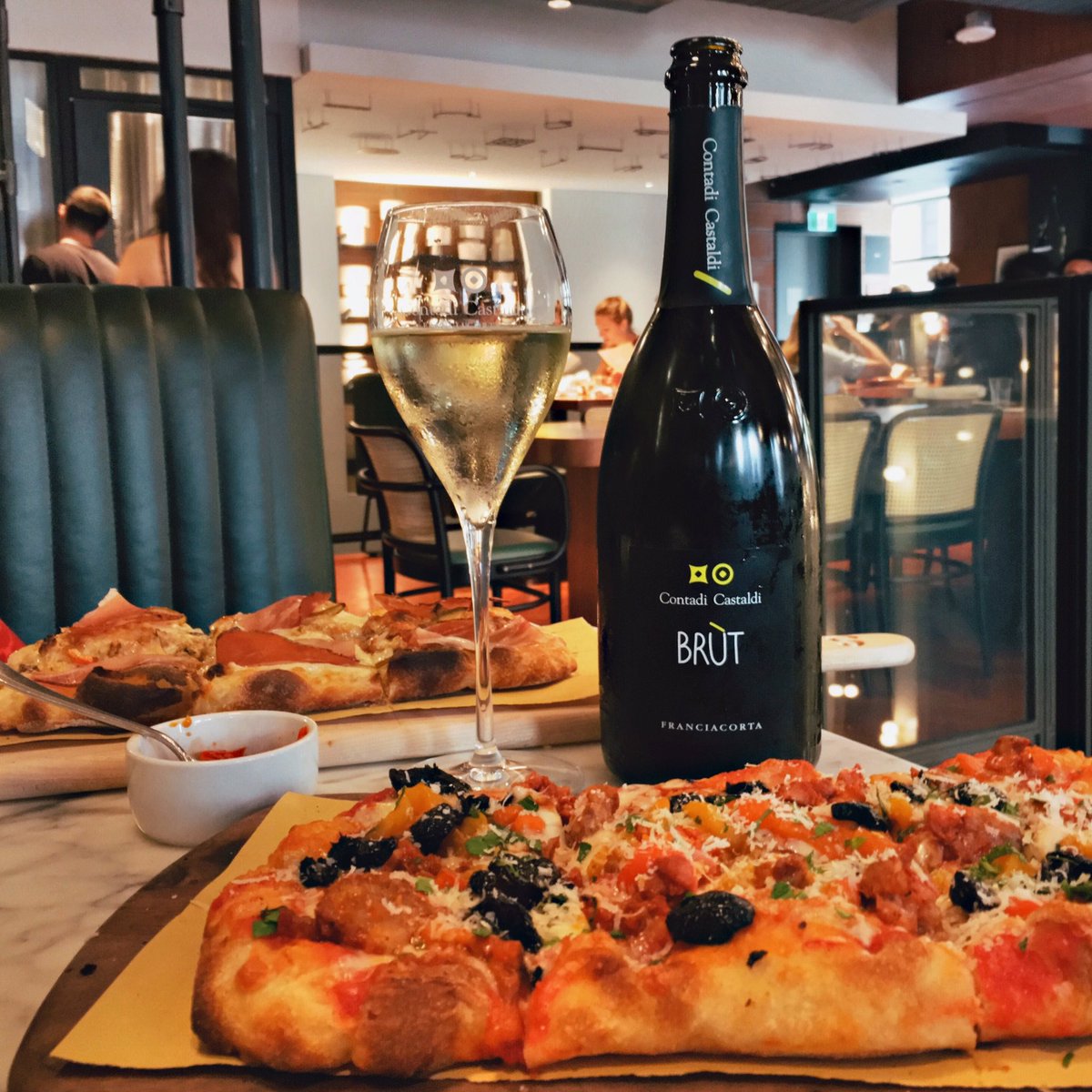 sparklingwinos's tweet image. Pizza + @Franciacorta @contadicastaldi at Sud Forno, fave Toronto spot for 🇮🇹 treats 😍