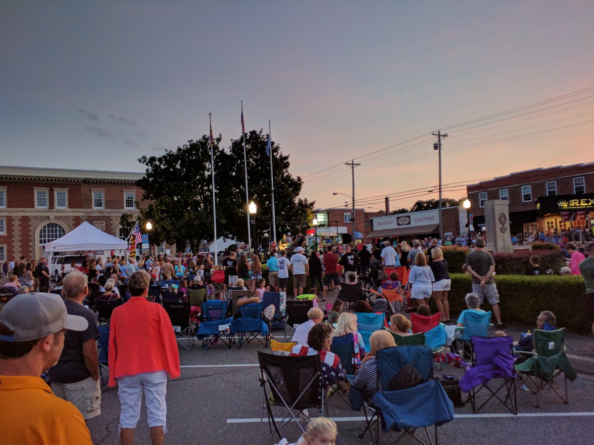 jdeatrick's tweet photo. Another rock'n night @town_of_l_town - that's Leonardtown, MD where you great sunsets https://t.co/dEYVAzDdDK