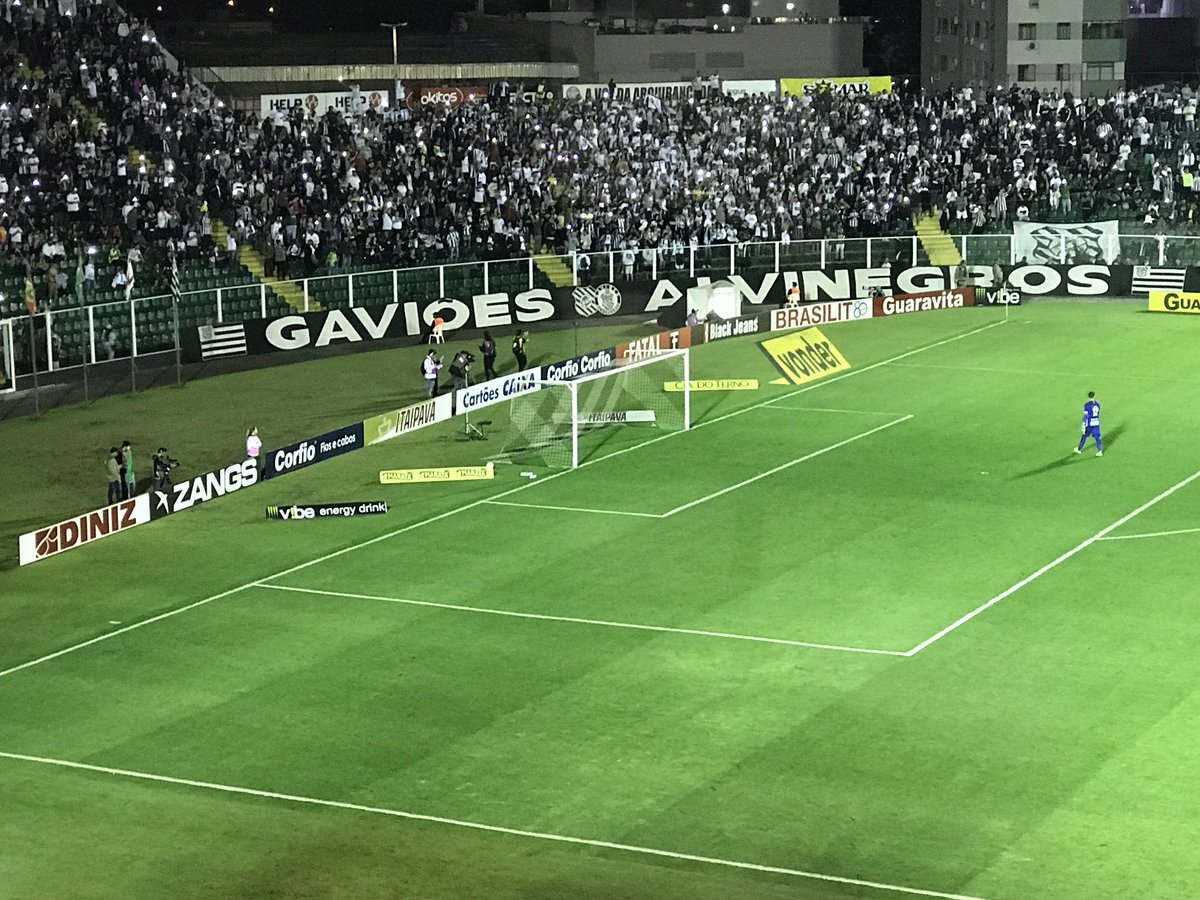 radiofigueira's tweet photo. #Figueirense 2 x 1 #GuaraniSP
Craque do jogo -> Torcida Alvinegra | #RádioFigueira Parabéns! https://t.co/s61d5RxVSJ