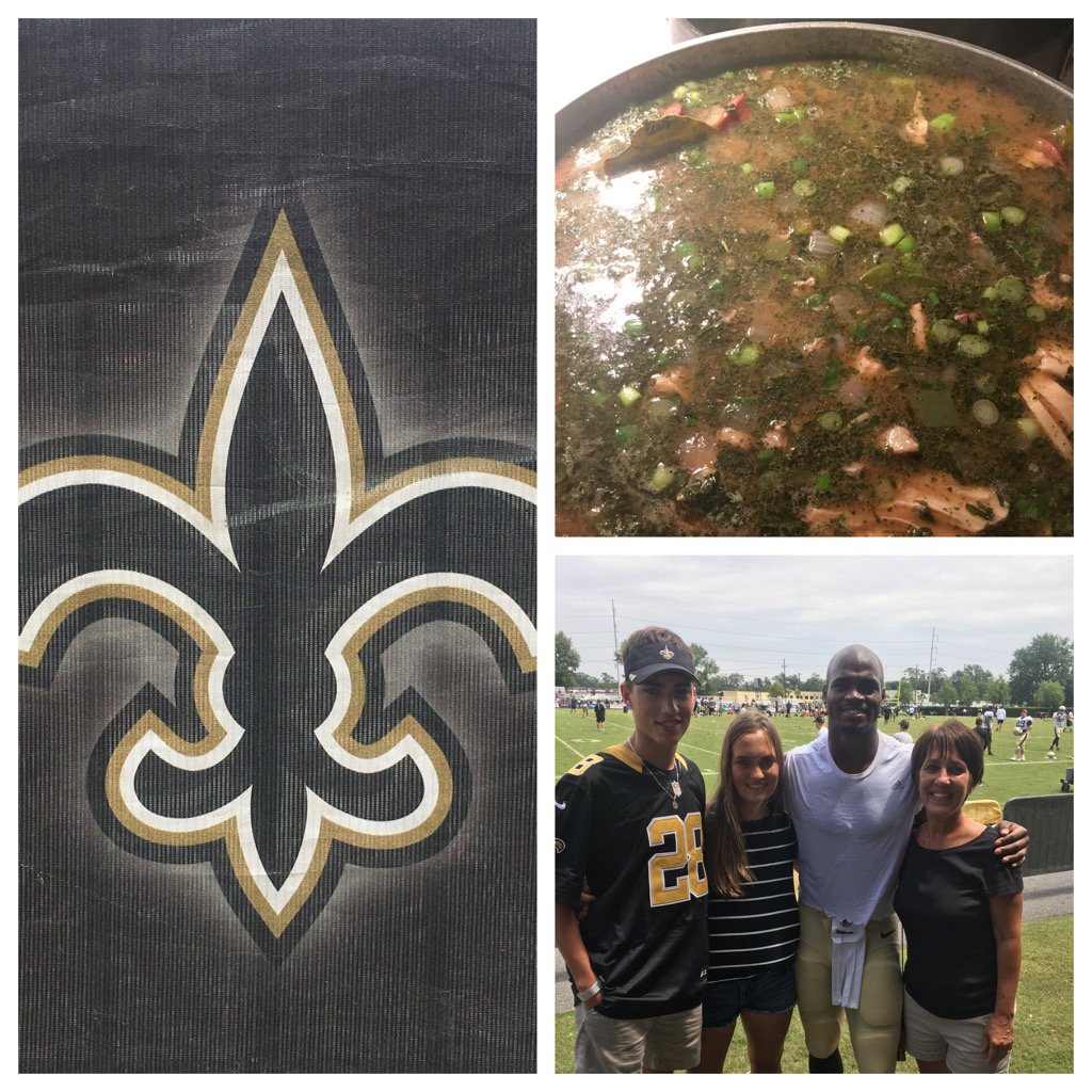 jsmharrell's tweet photo. Game time🏈🖤💛#whodat #runAD @AdrianPeterson https://t.co/I2bwUsHoux