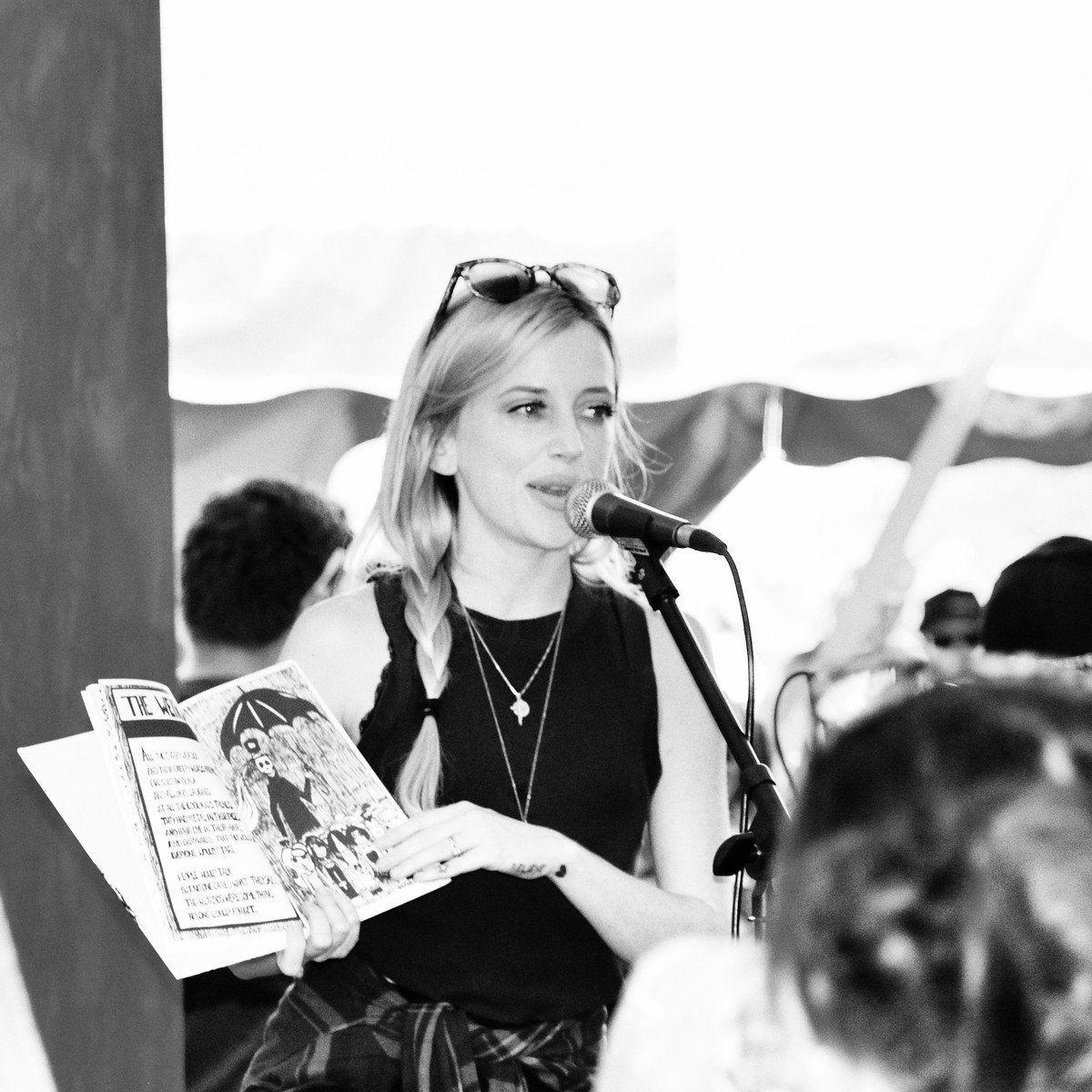 itsnotdeadfest_'s tweet photo. ART’S NOT DEAD :: stop by our pop-up gallery feat. art &amp; authors appearances
💀 PUNK’S WELL READ
🎪 PUNK SWAP

#itsnotdeadfest #punkrock #punk https://t.co/lRHnVZlR8T