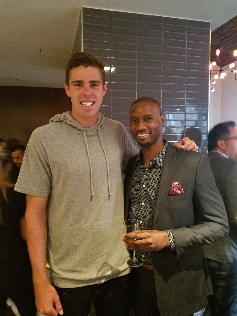 MarioTravels's tweet photo. Suddenly I am not so tall standing next to @JohnIsner and @ReillyOpelka at the #StGilesOpen @StGilesHotels 🎾 https://t.co/mdXv2oHZWr