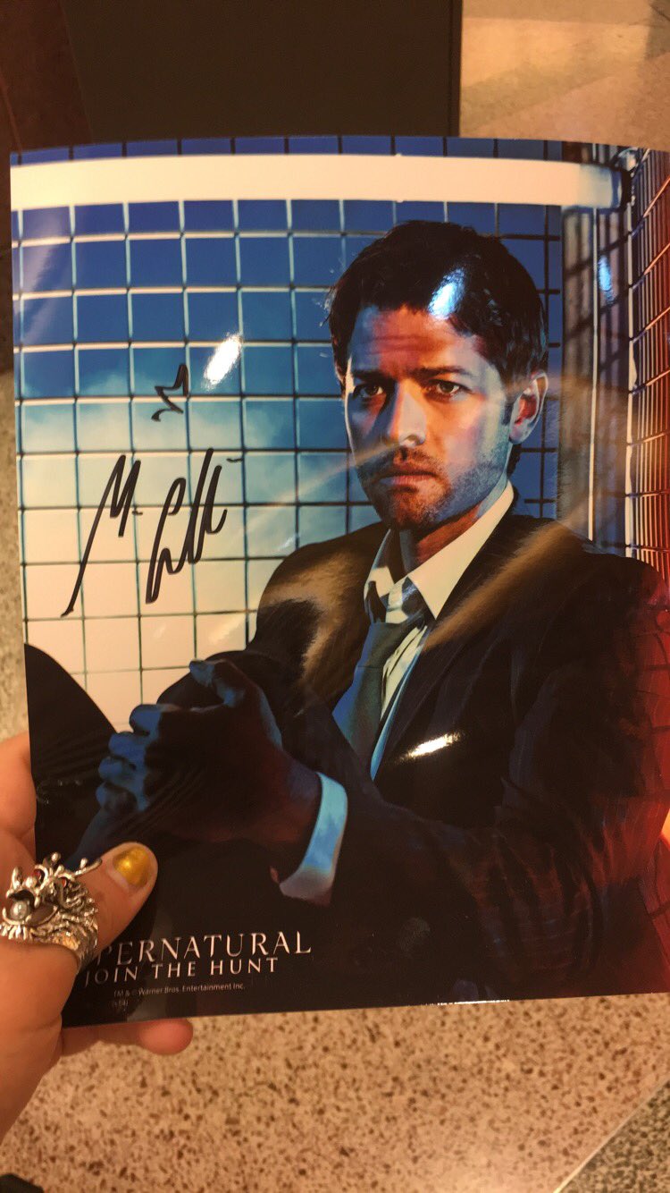 Misha collins and i share a bday and we just wished each other (a late) happy birthday while i got his autograph <3 