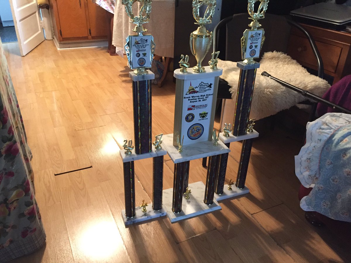 Daveonwhitlow2's tweet photo. 2 more 1st places and another grand champion trophy https://t.co/SsqmOyTu9k