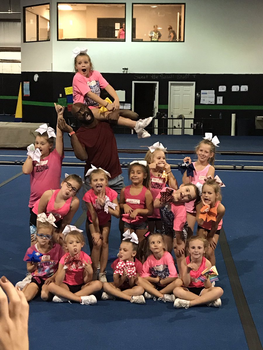MistRays's tweet photo. We had a gRAYt time with coach @sunnyDDDDDDT today. Thank you so much for our dance! We ❤️ it!! #OhSnap 🌫💧 https://t.co/iH9y04U1Ye