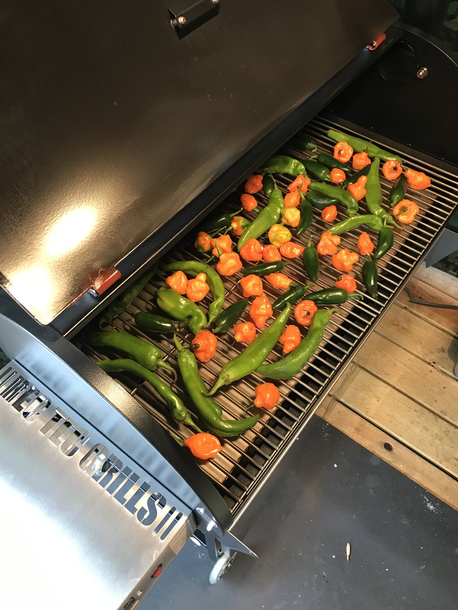 tshelburn's tweet photo. Habanero, jalapeño and hatch chili peppers smoked on a @rectecgrills RT-680 to make salsa! Boom 💥 #rectec #rectec680 #rectecgrills #salsa https://t.co/wGvXwHEpAq