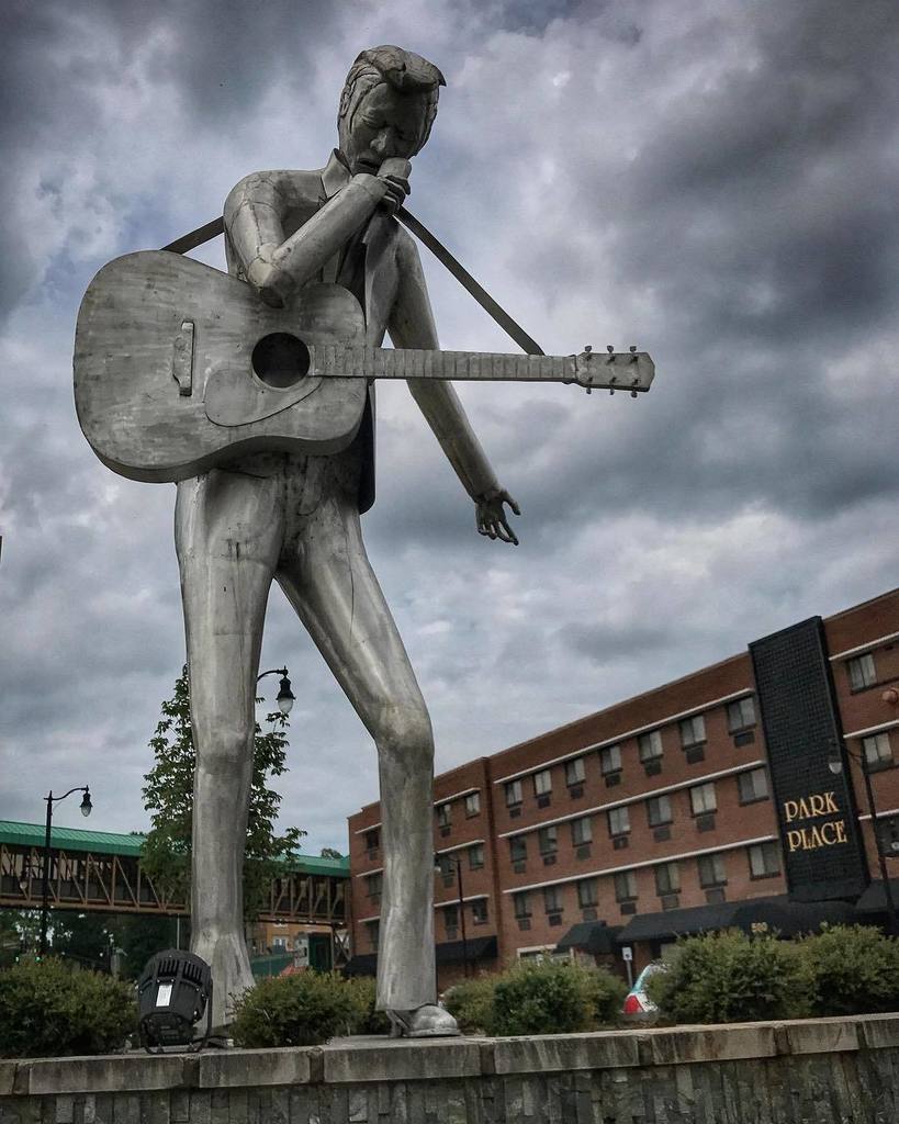 scottslade's tweet photo. Singing River Statue
#singingriver #sheffield #shotoniphone #statue https://t.co/h7txKYgw9P