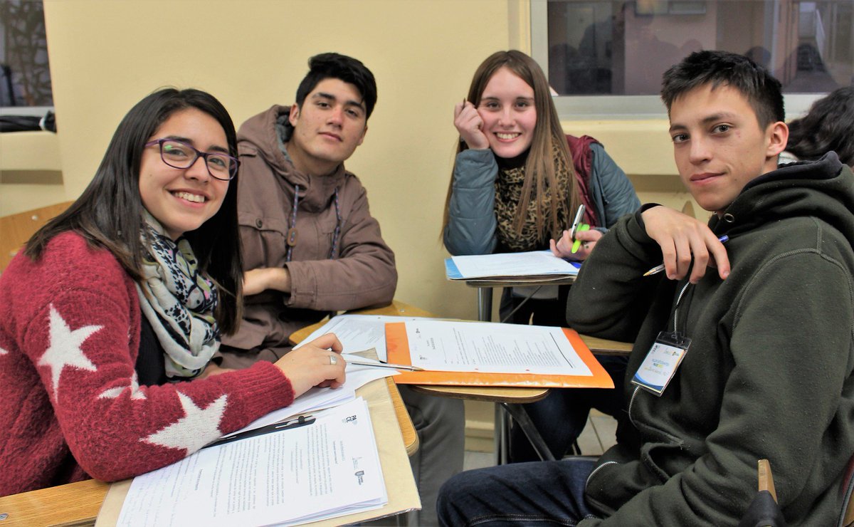 PACEUdeC's tweet photo. ¡Seriedad y concentración! Talleres #PACEUdeC campus Los Ángeles. https://t.co/qx0dgnOvsX @Educbiobio @DeprovBiobio @PanoramaUdeC @RadioUdeC https://t.co/1niWhX59u5
