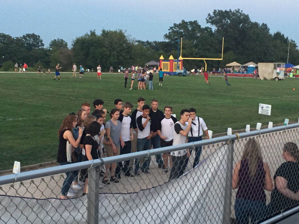 WarriorAsstSupt's tweet photo. @PitchTheKeys rockin at Relay for Life! #wcr3 @sharylkelsch @WarrenCoR3 @WarrentonAD @GNOwhs https://t.co/vyViZxHUey