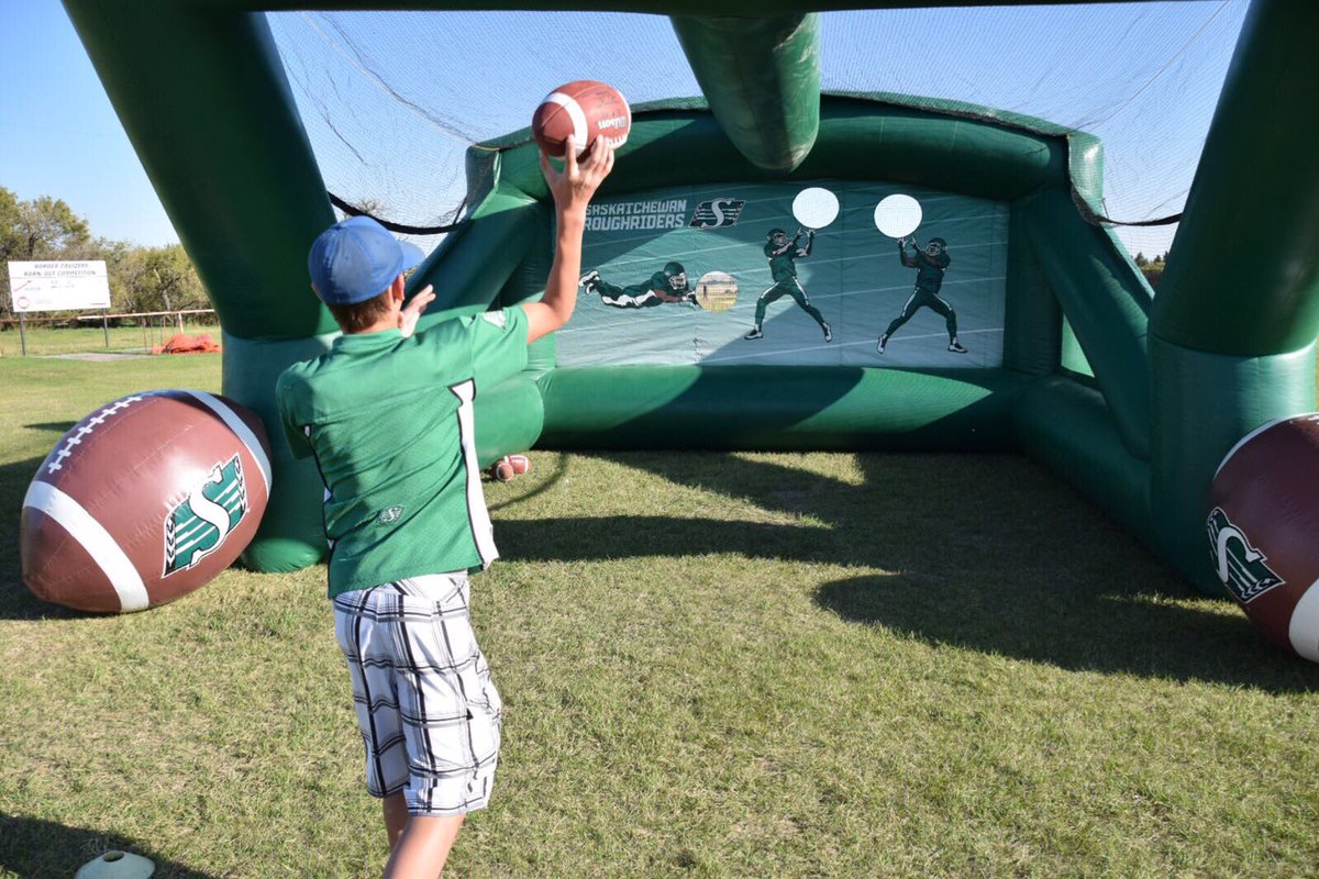 Our second Block Party is underway from Macklin, SK!🎈

<a href="/DC_CHILLIN_8/">Duron Carter</a> &amp; company are on-site!