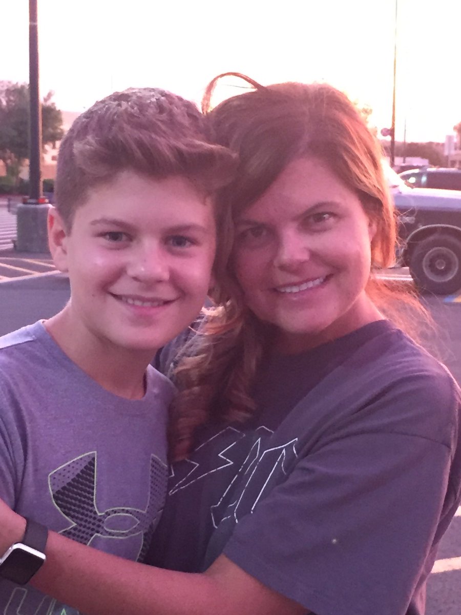 doss_cox's tweet photo. "It's the best lighting ever, so hurry and take a pic." #photogmom #optimallighting #badbackground @_aidand @conlyn413 https://t.co/i4uQWRl7SE