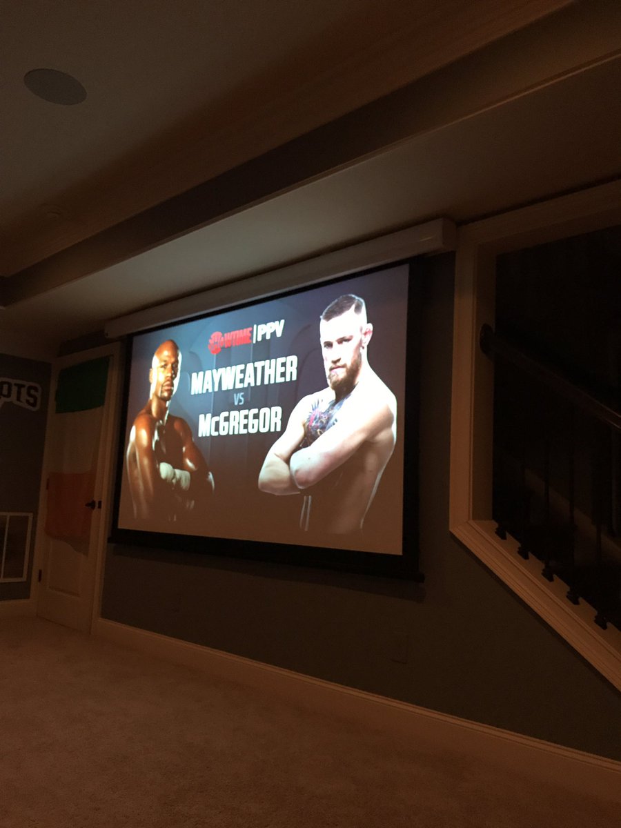 ATown_Kicks's tweet image. If this tweet gets 5,000 RTs I will livestream the fight. It won't be shitty. Mounted camera and 4K quality! #MayweatherMcGregor