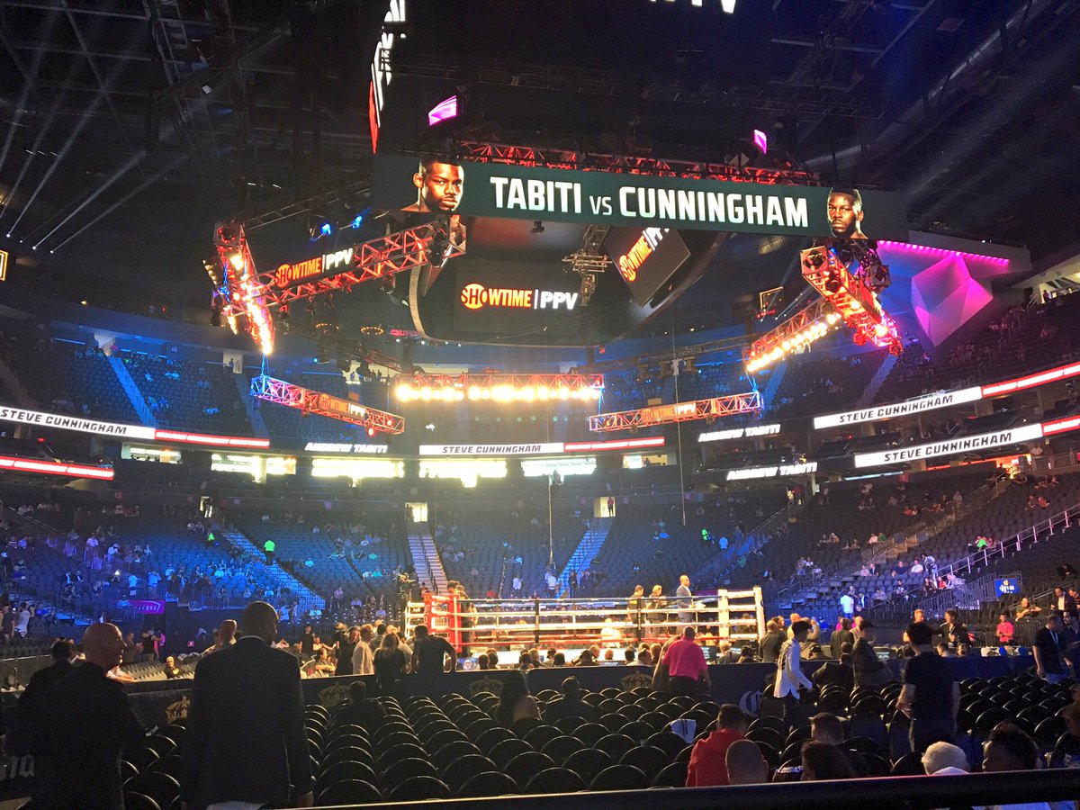 JohnMorgan_MMA's tweet photo. I will never understand Vegas boxing crowds. Main card kicking off - it's still basically empty. Tickets ain't cheap!!! #MayweatherMcGregor https://t.co/fVmtbFFoPy