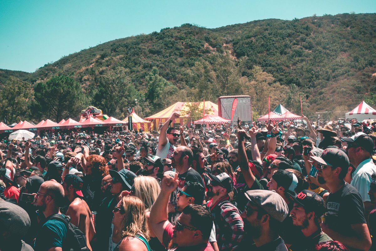 itsnotdeadfest_'s tweet photo. from @AWILHELMSCREAM’s gritty sound, to the @Buzzcocks jamming their og punk  - we’ve got variety at It’s Not Dead

#itsnotdeadfest #punk https://t.co/SQV3jFeJeS