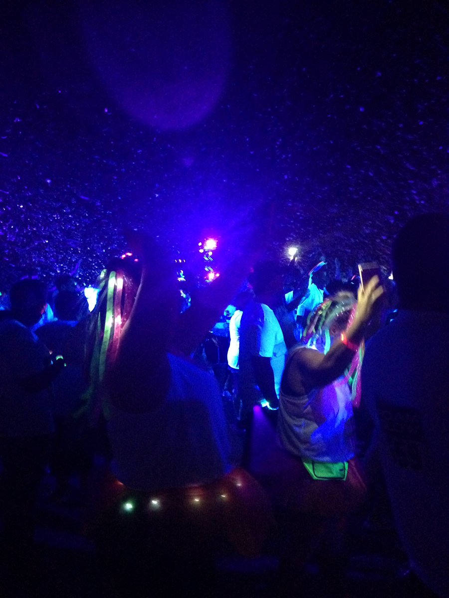 lndsyblnd's tweet photo. #FoamGlow https://t.co/fFGOU7CWG5