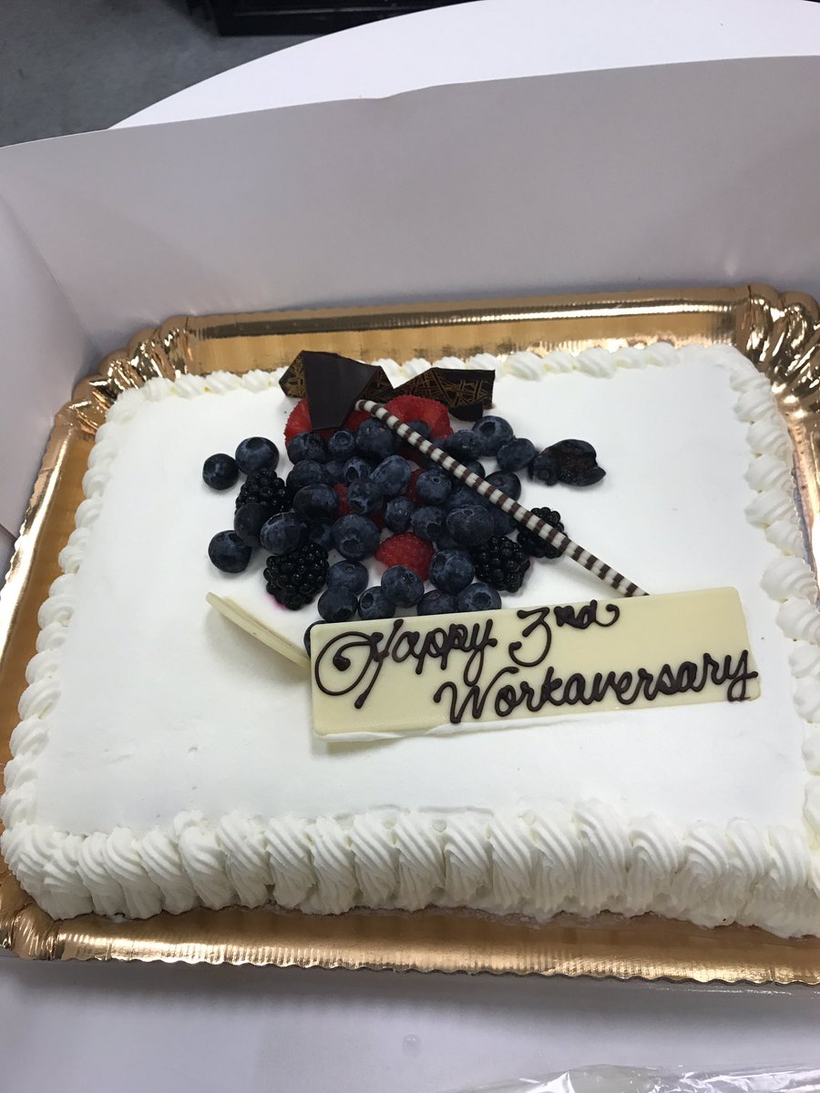 BeastSprint2725's tweet photo. 3 leches cake!!! My team is the best 💯 
#Sprint #WorksForMe #AmazingLA https://t.co/ks6Yi9HJE2