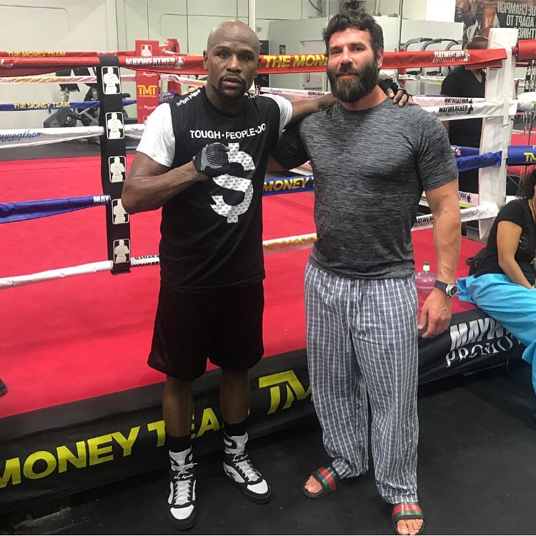 DanBilzerian's tweet photo. Congrats champ #MoneyMakesMoney #YouDidHaveMeSweatingThough https://t.co/Iva7UkCbNW
