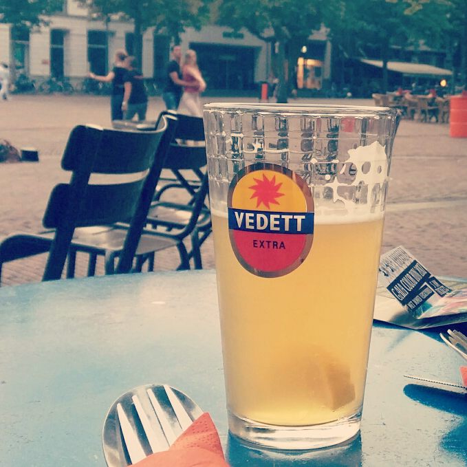 wendyext's tweet photo. En zo kwam Deventer weer tot leven... #FilmopdeBrink #DeHip #zon #bier #SalsaVida 💛 https://t.co/PgWDhSz5mO