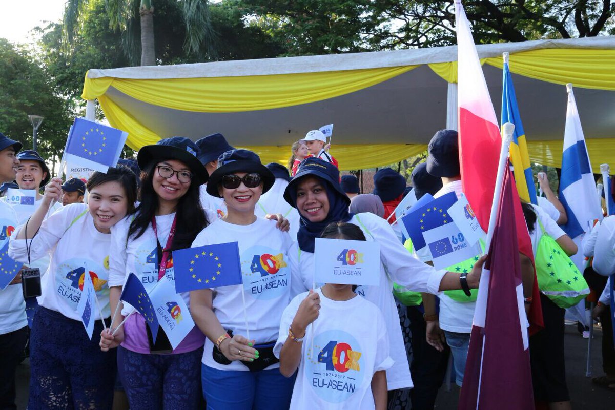 EUinASEAN's tweet photo. Thumbs up 👍 for the #EU at #ASEAN50 #parade #asean50parade in #Jakarta this morning https://t.co/7KHKhh8wwZ