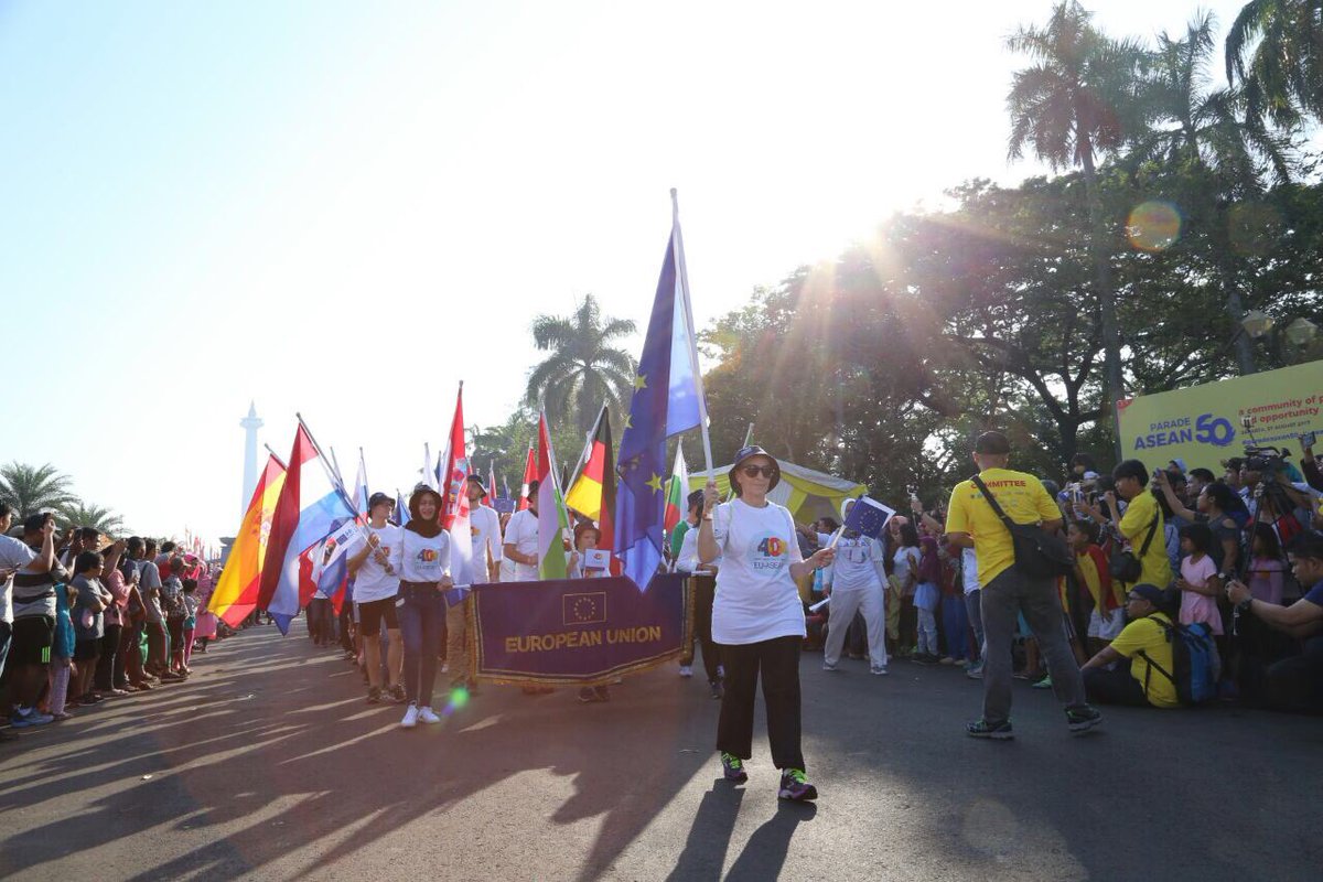 EUinASEAN's tweet photo. Thumbs up 👍 for the #EU at #ASEAN50 #parade #asean50parade in #Jakarta this morning https://t.co/7KHKhh8wwZ
