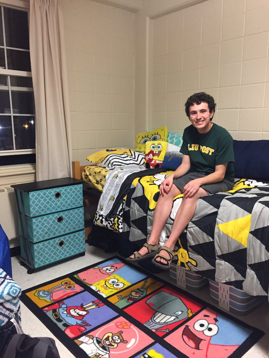 SpongeBobAlways's tweet image. And here's an "After" picture... the first of many!!!! Love this place!!!! 😊🏠🏘🏢🛏🛌🛍🖼 #LIUPost #NassauHall #DormMoveIn #ResidentAssistant