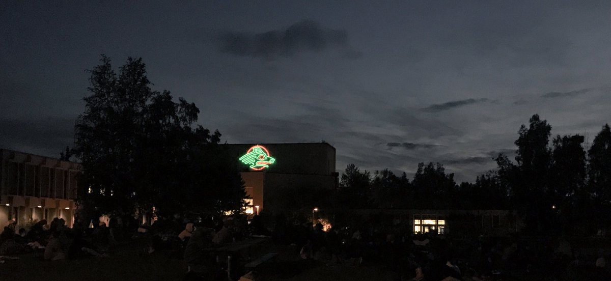 uaanchorage's tweet photo. π Nighttime lights during the #UAAkickoff Walk-In Movie. https://t.co/X6mOvUPipx