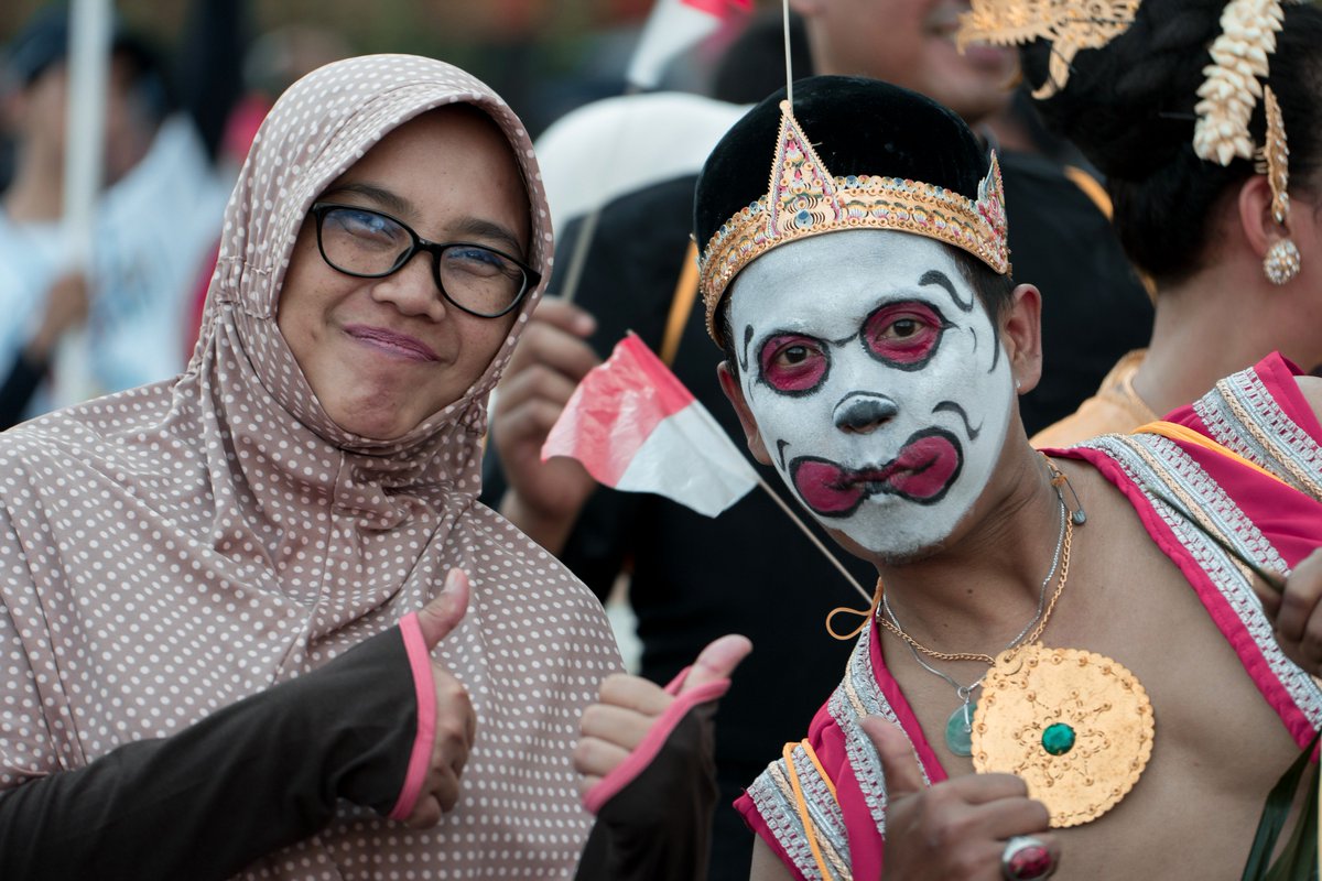 Babeh_Helmi's tweet photo. Kelompok Sara #Saracen mah ngga berani keluar rumah untuk ikut #CarFreeDay liat pawai #ParadeASEAN50 #Asean50 #Asean50Parade 😜😜 https://t.co/IPo194u6hy