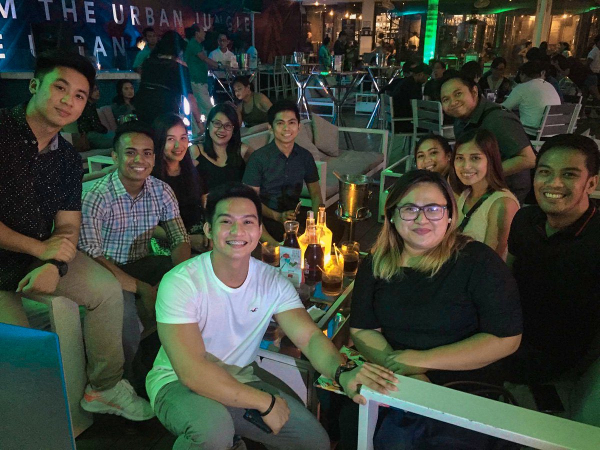 clarenzenixon's tweet photo. Last night. #palacepoolclub https://t.co/rZG8HmiyzQ