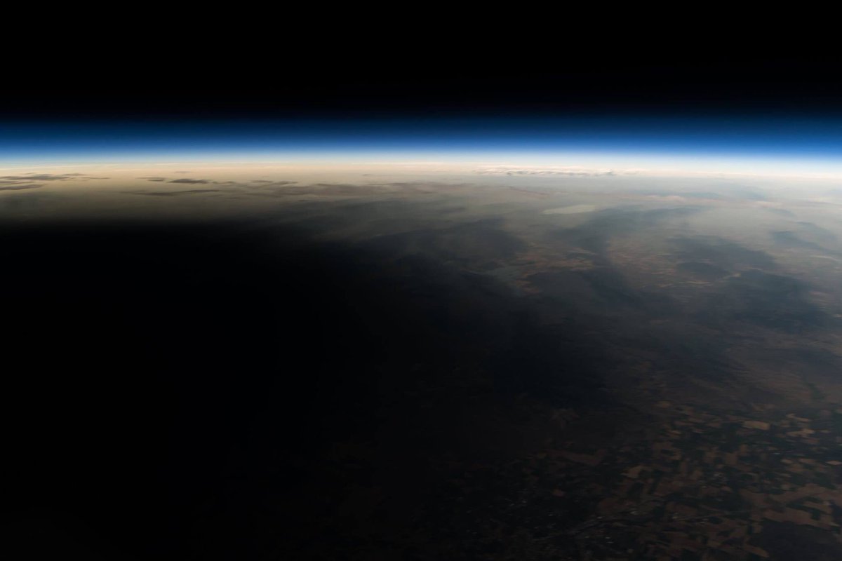 jwaydo's tweet photo. The #eclispe2017 from the edge of space from @MTSpaceGrant proud to work w you! https://t.co/sW99cyEZsF