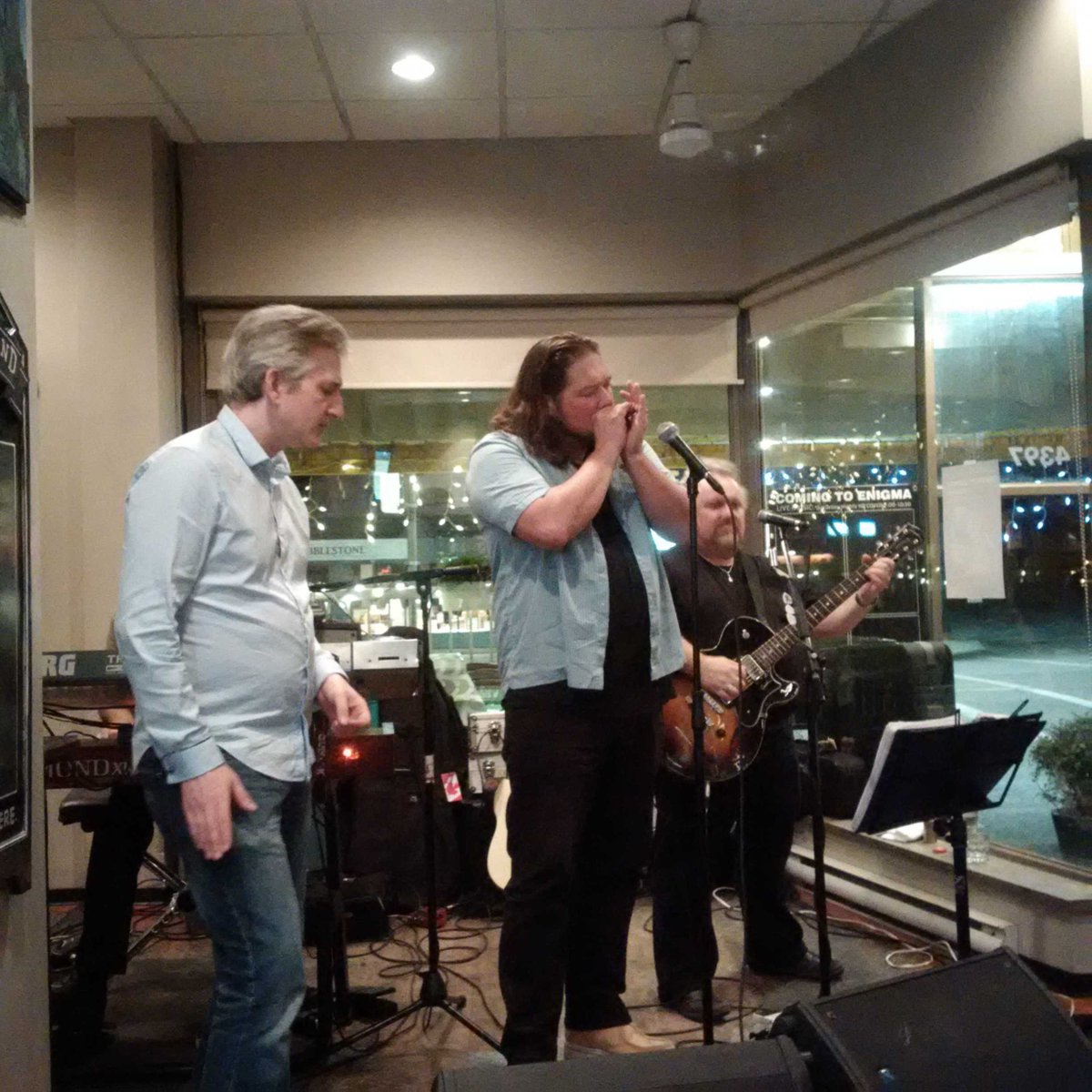 PMChoc's tweet image. When #RobbyMontogomery brings a few friends to join him it just gets better and better #EnigmaRestaurant! #music