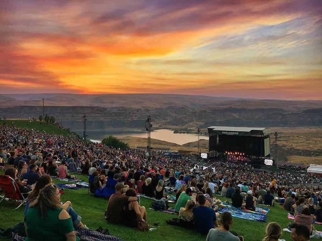 stephiejeanne's tweet photo. The Gorge. ππΌ #thegorge #sunset #kingsofleon #gorge #ilovewa https://t.co/lDkeZMUzKK https://t.co/p4YRchqiaM