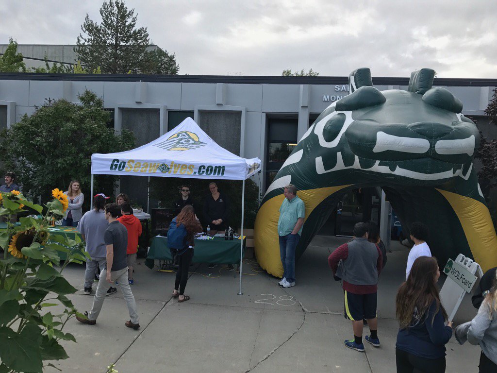 UAASeawolves's tweet photo. #UAAseawolves representing at @uaanchorage Campus Kickoff! https://t.co/TrDxrg71bi