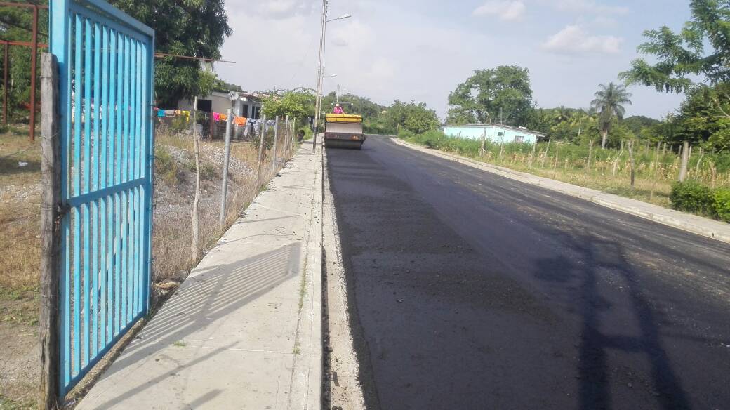 ESINSEPSA's tweet photo. #26Ago Culminamos asfaltado en el sector Apisa del municipio Agua Blanca #PortuguesaProductiva @VamosPrimitivo https://t.co/4vtcXl3Io7