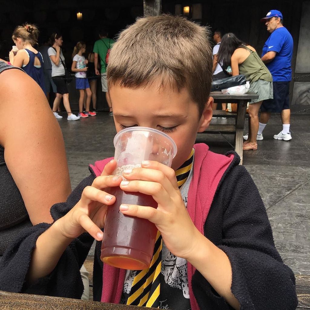 sparksy3's tweet photo. Just trying some of the Harry Potter inspired beer #noissue #wizardsbrew #diagonalley #harrypotter #universal https://t.co/tHWLTfeBRm https://t.co/csWO1FEQFt