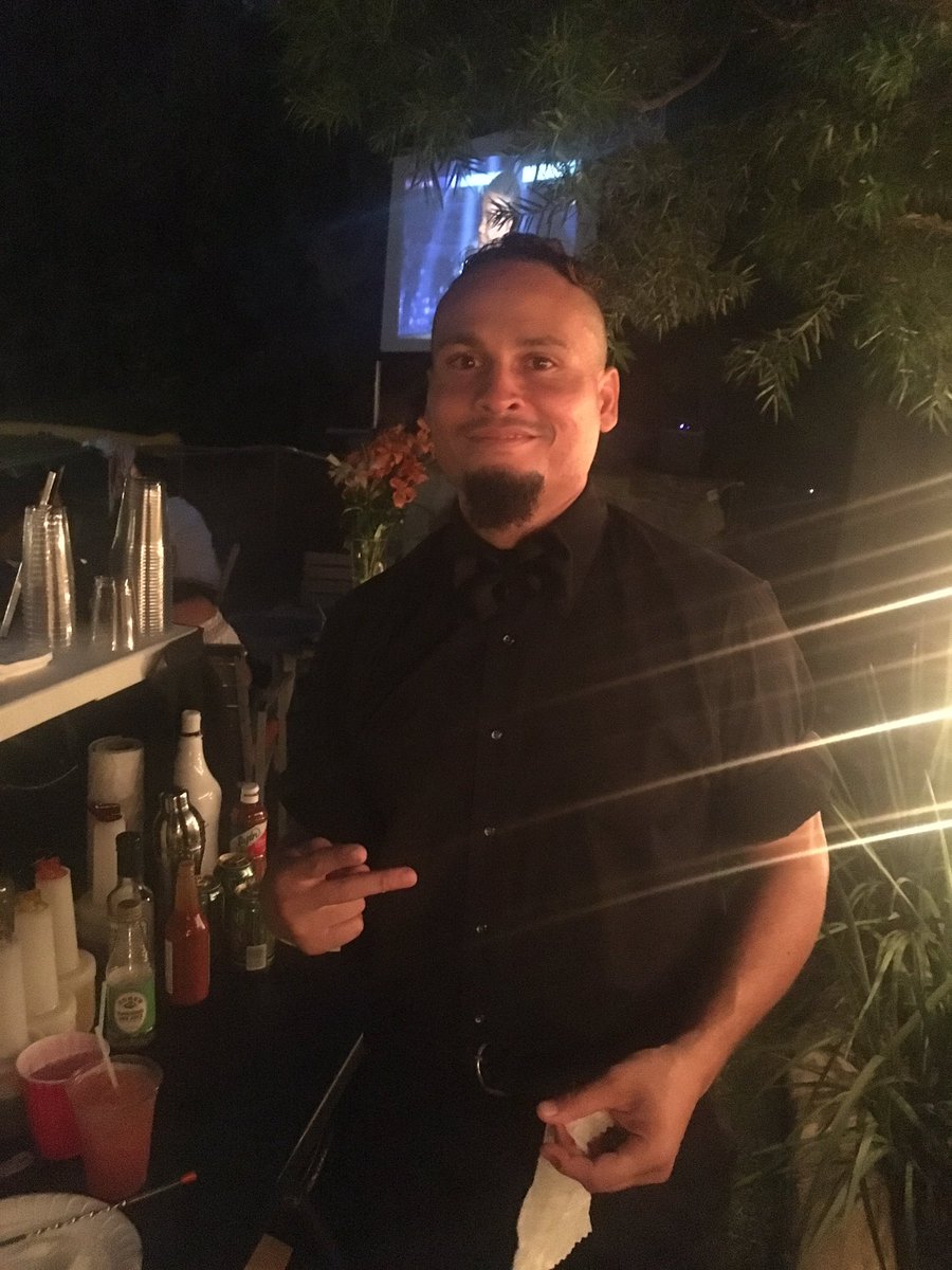 iAMaMixologist's tweet image. Bartending a private party for the #MayweatherVsMcGregor Fight #Bartender #DiamondBar #Mixologists #TMT #TBE #McGregor