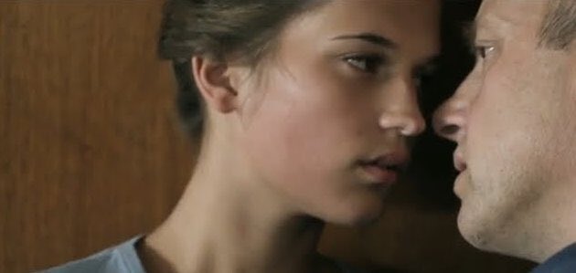 ノーシン ピュア 純潔 を鑑賞 アリシアちゃんはデビュー当時から横顔美人だった事がよく分かりました そして母国語だと少し声色が違う様な気がします ハスキー成分が無い